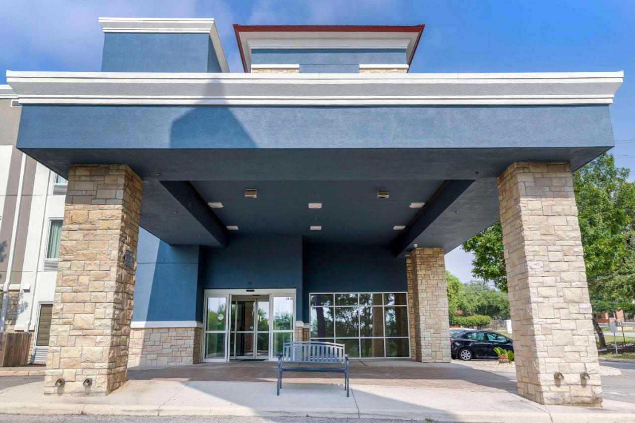 Comfort Suites Medical Center Near Six Flags San Antonio Exterior photo